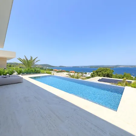 Cloud 9 D9 Вилла *